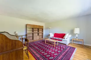 15 Beach Rd, Great Neck, NY 11023 - Photo 7