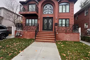 61-14 Cloverdale Blvd, Bayside, NY 11364 - Photo 11