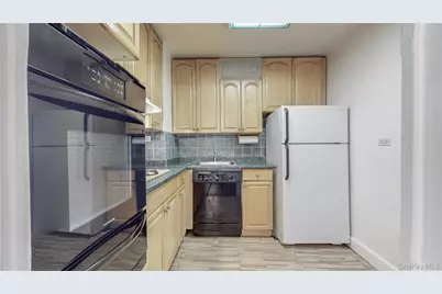 6120 Grand Central Parkway #A704, Forest Hills, NY 11375 - Photo 3