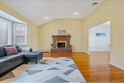 7 Plainview Road, Bethpage, NY 11714 - Photo 11