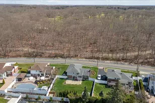 7 Plainview Rd, Bethpage, NY 11714 - Photo 31