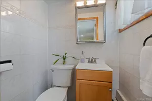 7 Plainview Rd, Bethpage, NY 11714 - Photo 7