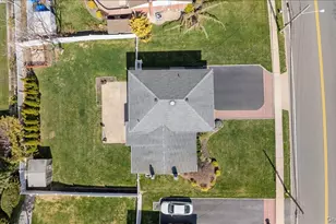 7 Plainview Rd, Bethpage, NY 11714 - Photo 29