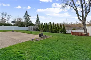 7 Plainview Rd, Bethpage, NY 11714 - Photo 27