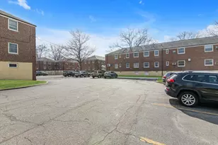 60-39 251st St, Little Neck, NY 11362 - Photo 17