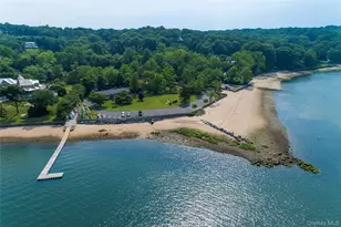 2 Cedarwood Ct, Syosset, NY 11791 - Photo 9