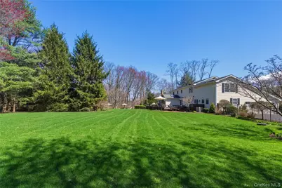 2 Cedarwood Court, Syosset, NY 11791 - Photo 5