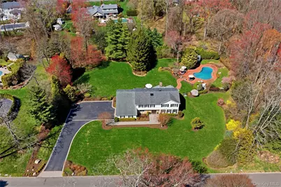 2 Cedarwood Court, Syosset, NY 11791 - Photo 3