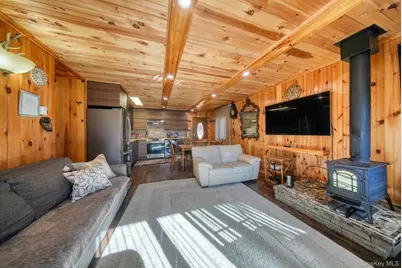 6 Medallion Road, Kiamesha Lake, NY 12751 - Photo 7