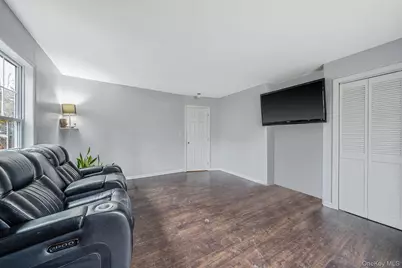 273 N Country Road, Miller Place, NY 11764 - Photo 19