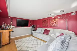 831 N Erie Ave, Lindenhurst, NY 11757 - Photo 23