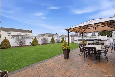 831 N Erie Avenue, Lindenhurst, NY 11757 - Photo 29