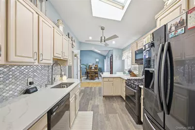 831 N Erie Avenue, Lindenhurst, NY 11757 - Photo 13