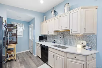 831 N Erie Avenue, Lindenhurst, NY 11757 - Photo 11