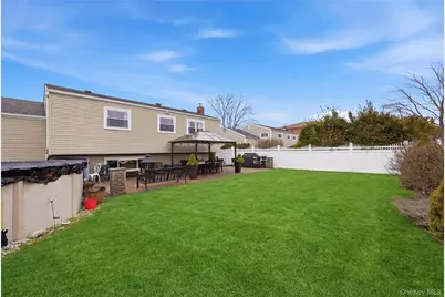 831 N Erie Avenue, Lindenhurst, NY 11757 - Photo 31