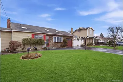 831 N Erie Avenue, Lindenhurst, NY 11757 - Photo 3