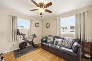 831 N Erie Ave, Lindenhurst, NY 11757 - Photo 19