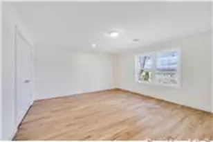 85 West Ave, Hicksville, NY 11801 - Photo 19