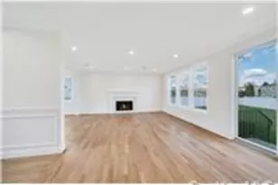 85 West Ave, Hicksville, NY 11801 - Photo 13