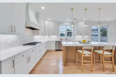 85 West Avenue, Hicksville, NY 11801 - Photo 7