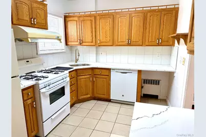 4623 Arcadia Lane, Great Neck, NY 11020 - Photo 7