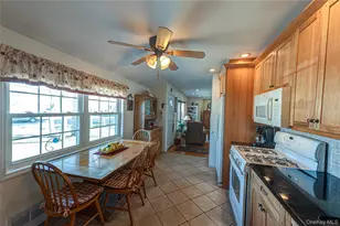 242 W 3rd St, Deer Park, NY 11729 - Photo 11