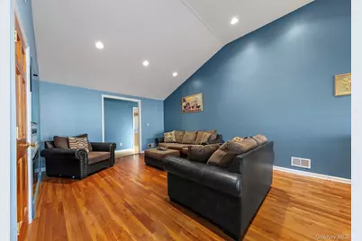 2770 Mandalay Beach Road, Wantagh, NY 11793 - Photo 9