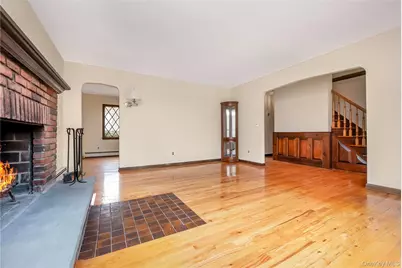 325 Middle Road, Blue Point, NY 11715 - Photo 9