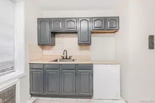 42 Pine St, Yonkers, NY 10701 - Photo 3