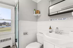 250 Secatogue Ln, West Islip, NY 11795 - Photo 13