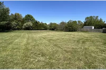 24 Kimberly Court, Calverton, NY 11933 - Photo 3