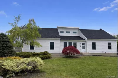 24 Kimberly Court, Calverton, NY 11933 - Photo 1