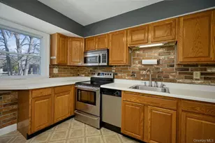 17 Andover Ln, Poughkeepsie, NY 12601 - Photo 11