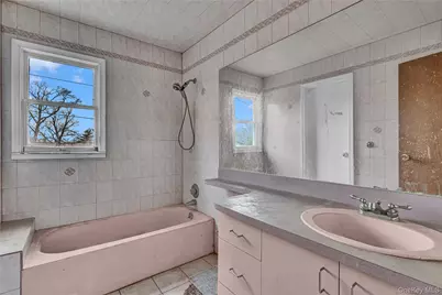 97 Pardee Avenue, Islip, NY 11751 - Photo 17