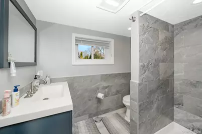 827 Bermuda Road, West Babylon, NY 11704 - Photo 13