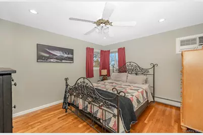 827 Bermuda Road, West Babylon, NY 11704 - Photo 17