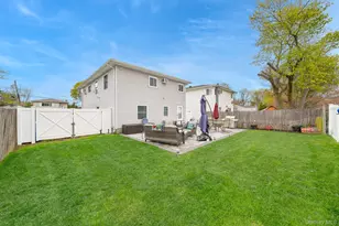827 Bermuda Rd, West Babylon, NY 11704 - Photo 7