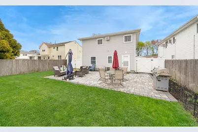 827 Bermuda Road, West Babylon, NY 11704 - Photo 5