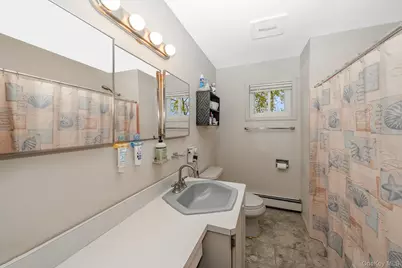 827 Bermuda Road, West Babylon, NY 11704 - Photo 19