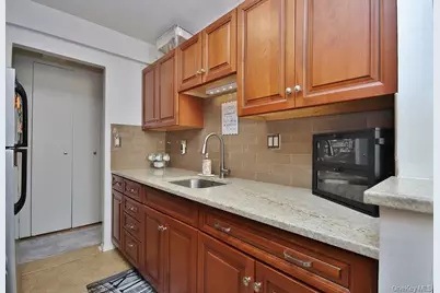 25 Stewart Place #412, Mount Kisco, NY 10549 - Photo 7