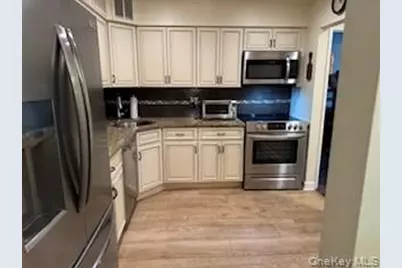 49 Santa Barbara Drive, Plainview, NY 11803 - Photo 5