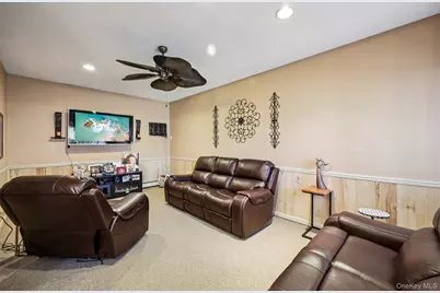 31 Circle Lane, Bay Shore, NY 11706 - Photo 5