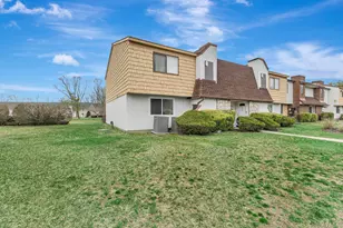 129 Pointe Cir N, Coram, NY 11727 - Photo 3