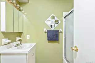 129 Pointe Cir N, Coram, NY 11727 - Photo 11