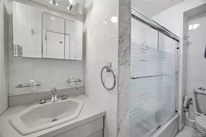 67-87 Booth Street #4C, Forest Hills, NY 11375 - Photo 5