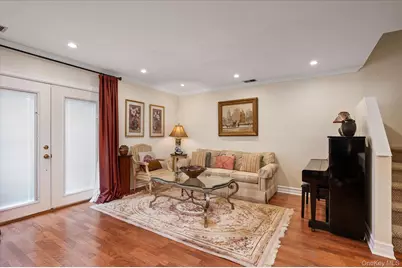 54 Stratford Green, Farmingdale, NY 11735 - Photo 9