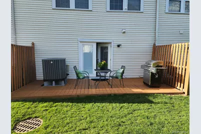 54 Stratford Green, Farmingdale, NY 11735 - Photo 21