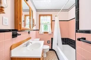 44 Maple Dr, Amityville, NY 11701 - Photo 25