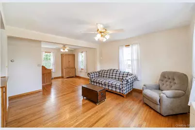 44 Maple Drive, Amityville, NY 11701 - Photo 5