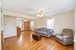 44 Maple Dr, Amityville, NY 11701 - Photo 5